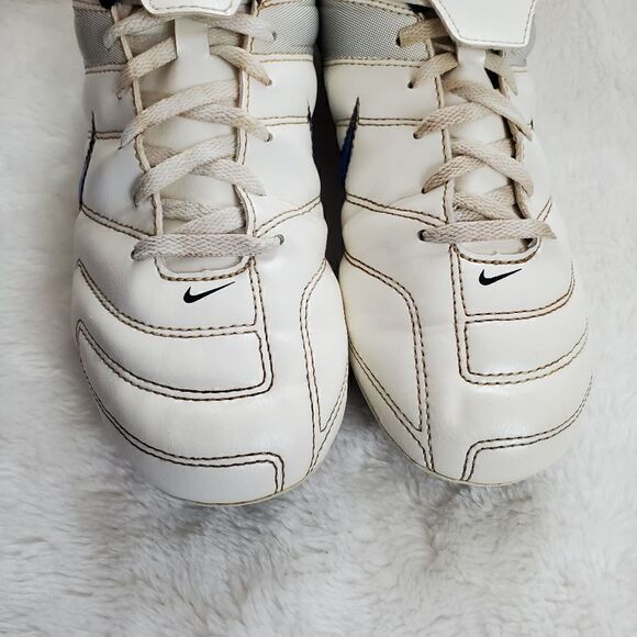 5Y Nike White Soccer Cleats Shoes - Picture 2 of 10
